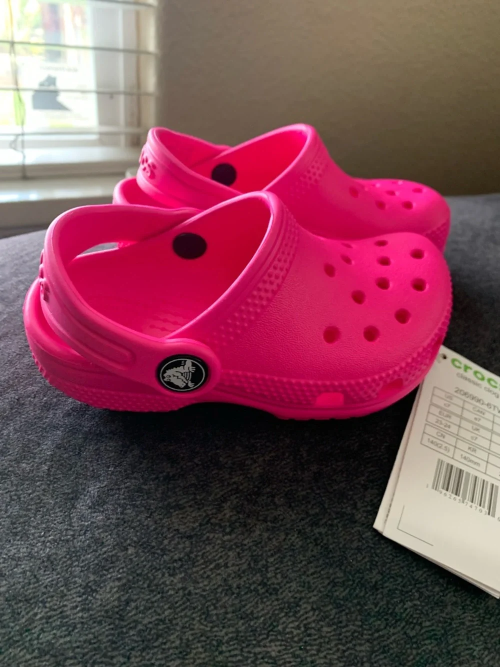 NWT CROCS Kids Classic Clog in Bright Hot Pink